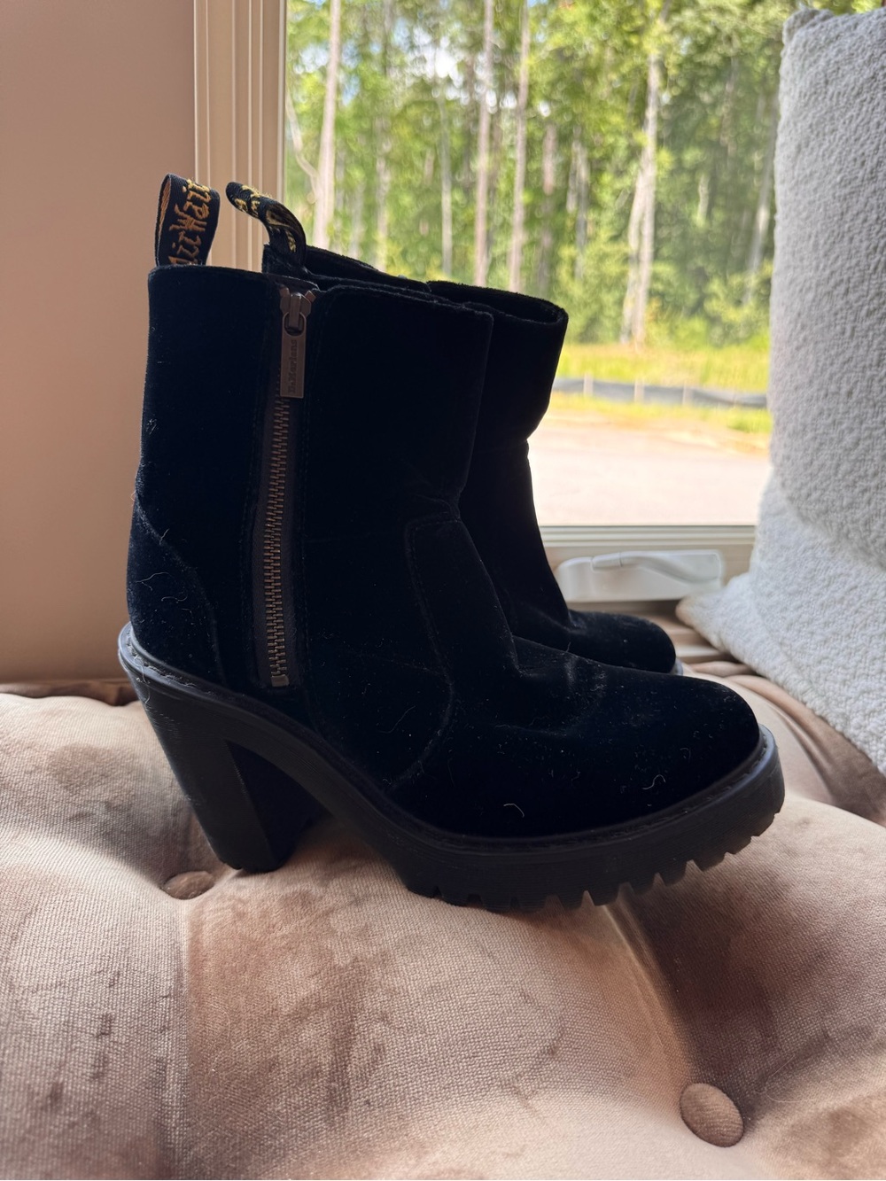 Vintage Y2K Dr. Martens Magdalena II Black Velvet Platform Ankle Boots Sz 7 - Picture 2 of 7